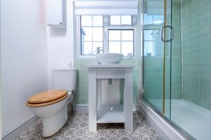 Shower room- click for photo gallery